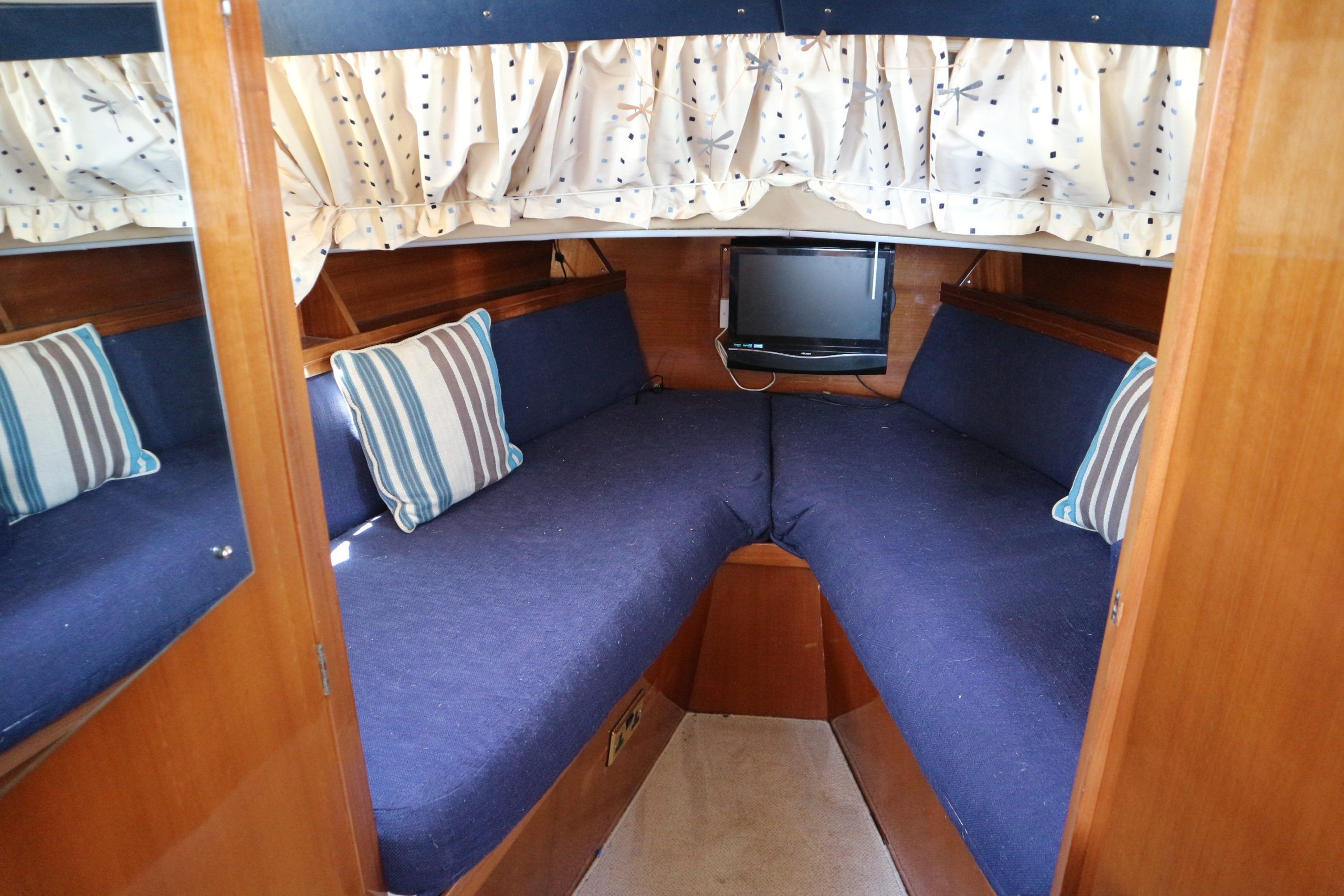 Freeman 27 For Sale Norfolk Yacht Agency NYH2044