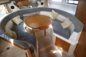 Forward saloon seating/berth