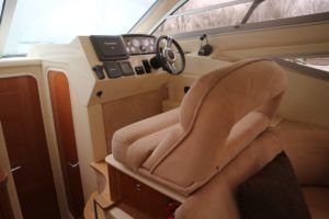 Helm with well presented dash