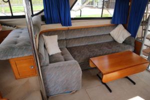 Extra saloon seating to starboard