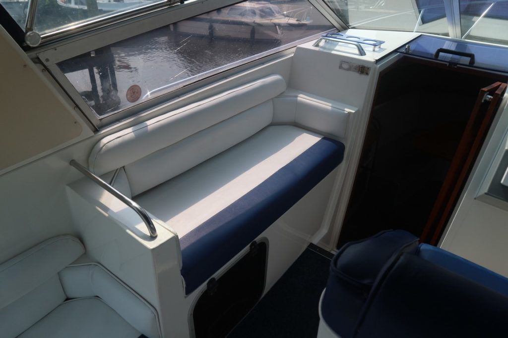 Cockpit passenger seating