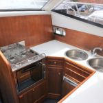 hob oven and sinks in kitchenette