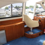 captains seat with side window